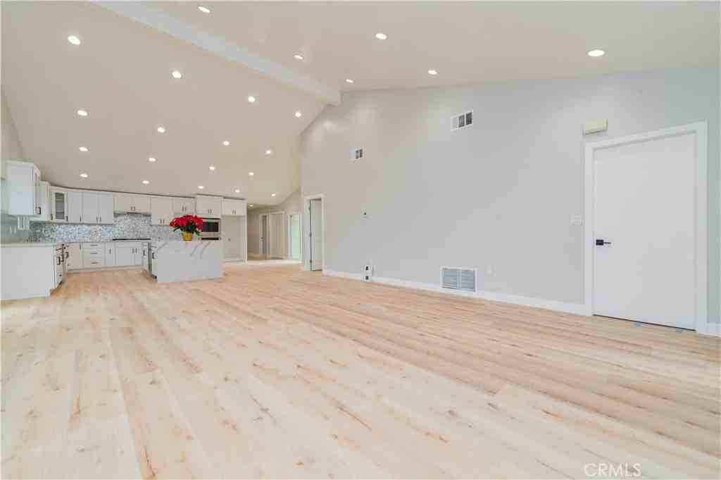 19112 Biddle Dr - Photo 5 of 32