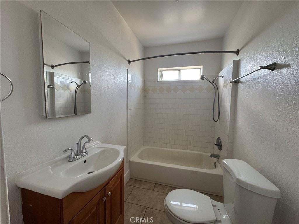 468 W 2nd St #1-2 - Photo 5 of 9
