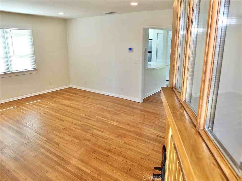 4036 E Vermont St - Photo 3 of 50