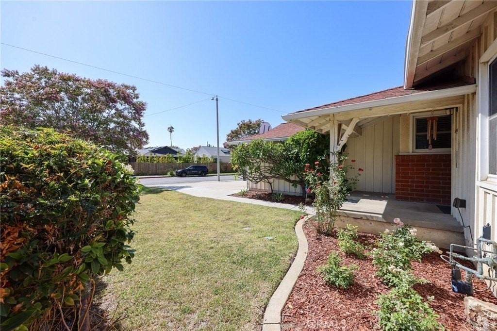 17122 Spinning Ave - Photo 2 of 25