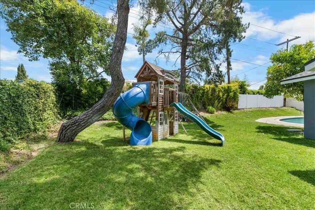 26111 Hatmor Dr - Photo 4 of 22