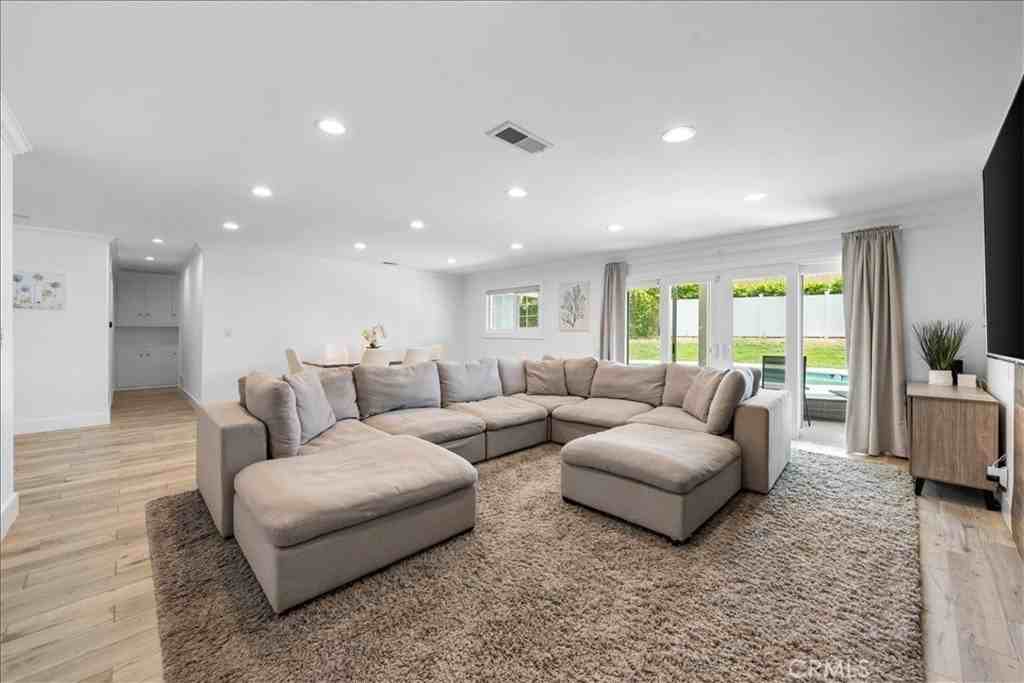 26111 Hatmor Dr - Photo 7 of 22