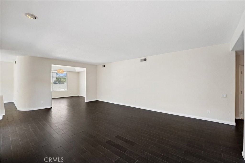 4313 Van Nuys Blvd #203 - Photo 4 of 34