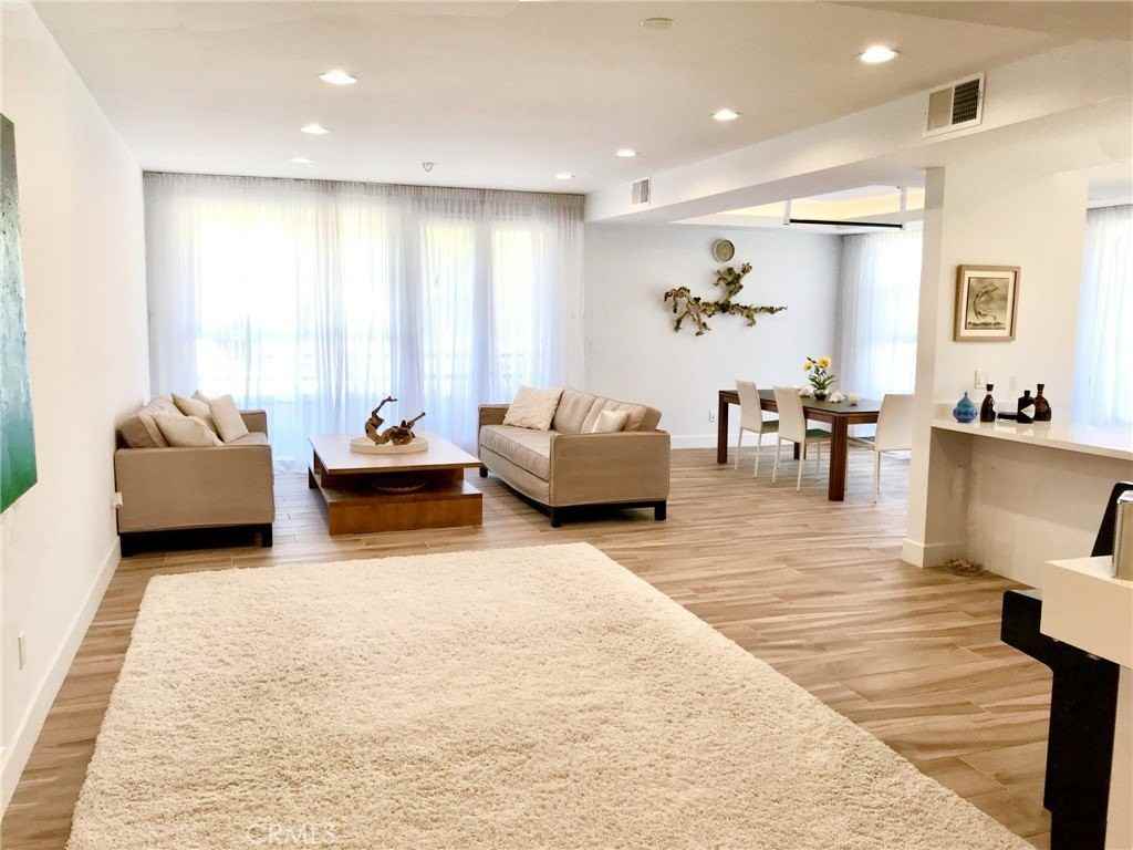 11700 Iowa Ave #102 - Photo 4 of 32