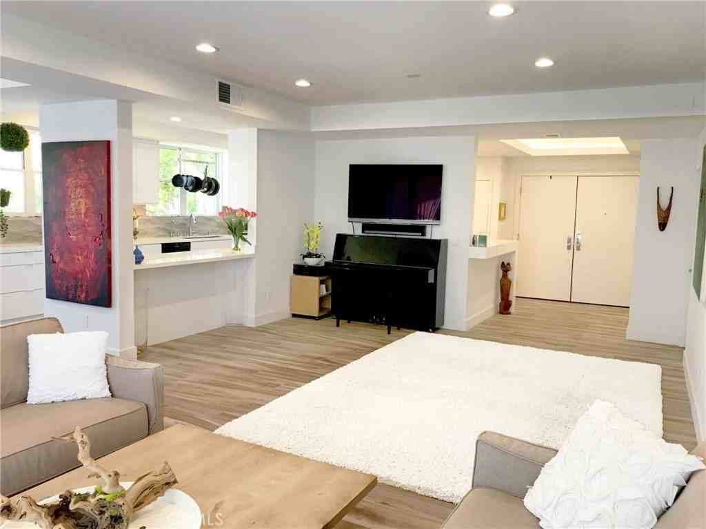 11700 Iowa Ave #102 - Photo 7 of 32