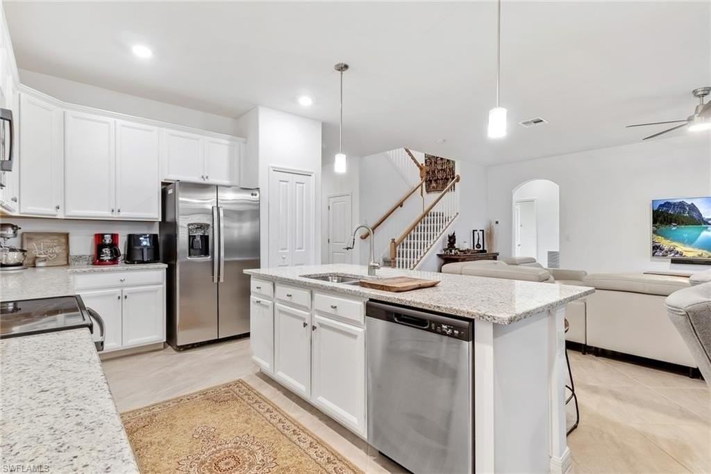 2516 Kona Way - Photo 4 of 28