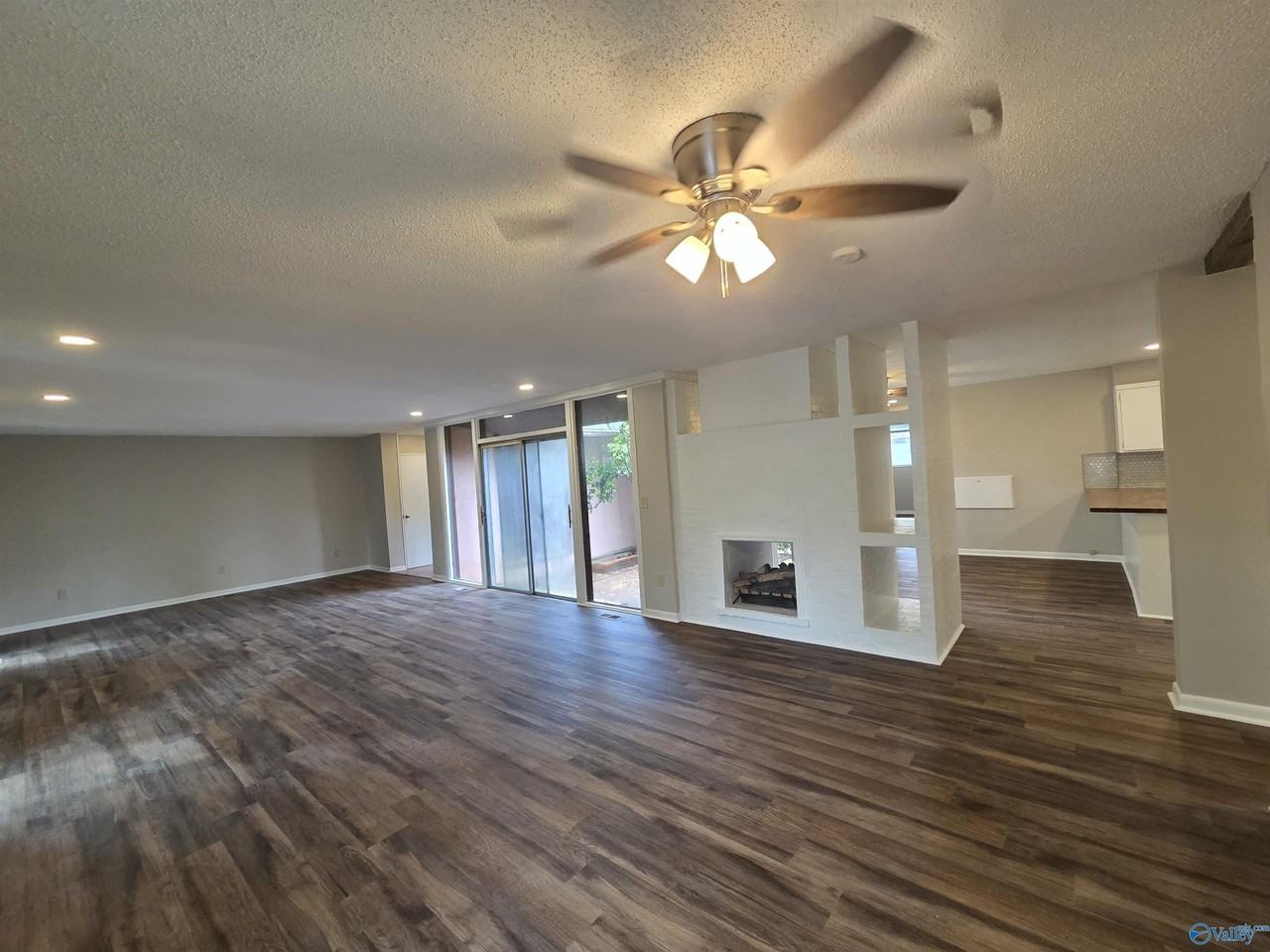 1209 Governors Dr Se - Photo 3 of 30