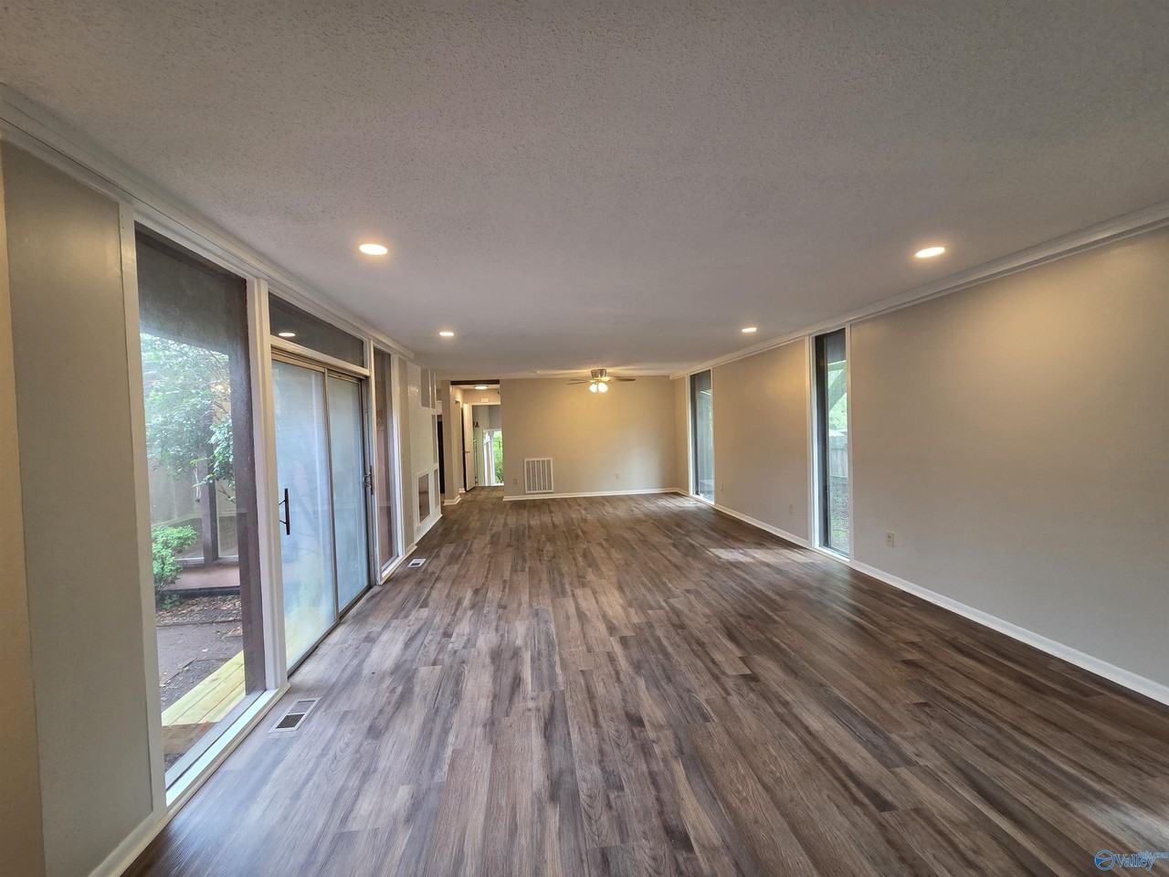 1209 Governors Dr Se - Photo 4 of 30