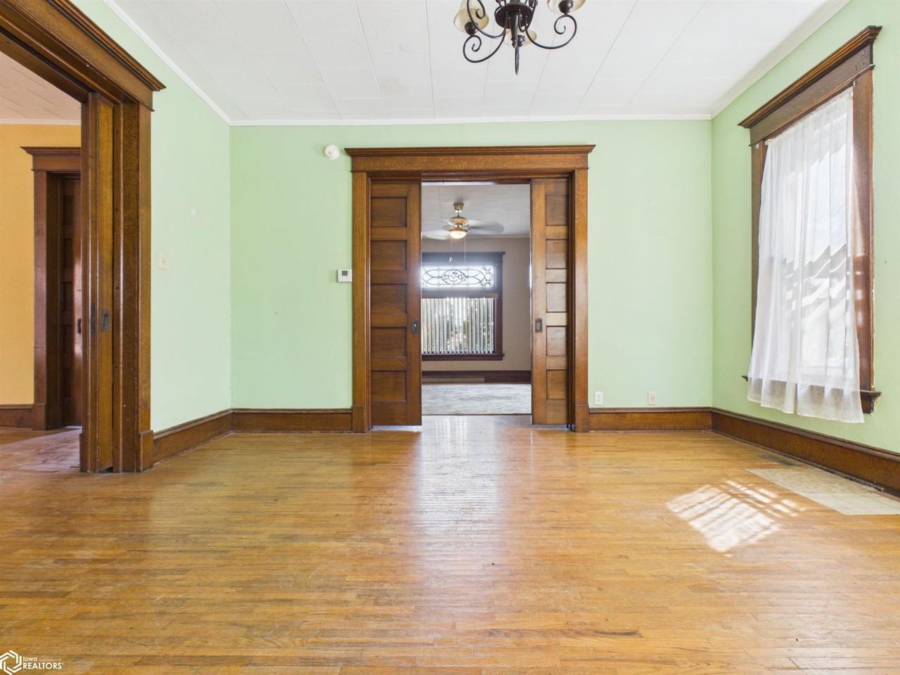 1028 Exchange St - Photo 5 of 18