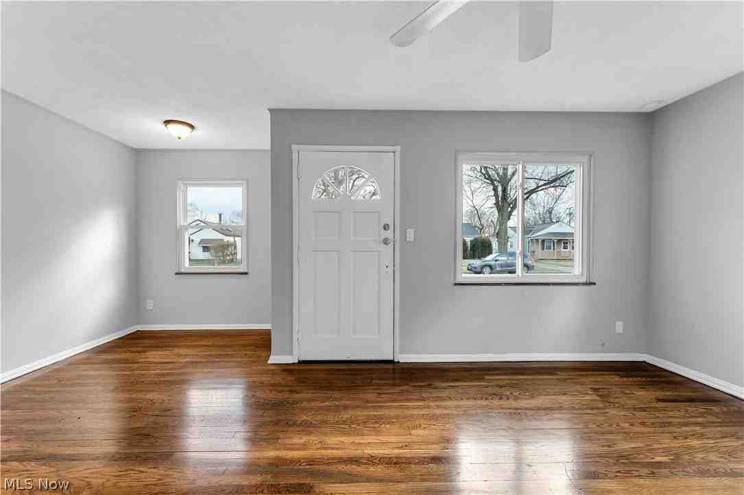 13514 Emery Ave - Photo 3 of 20