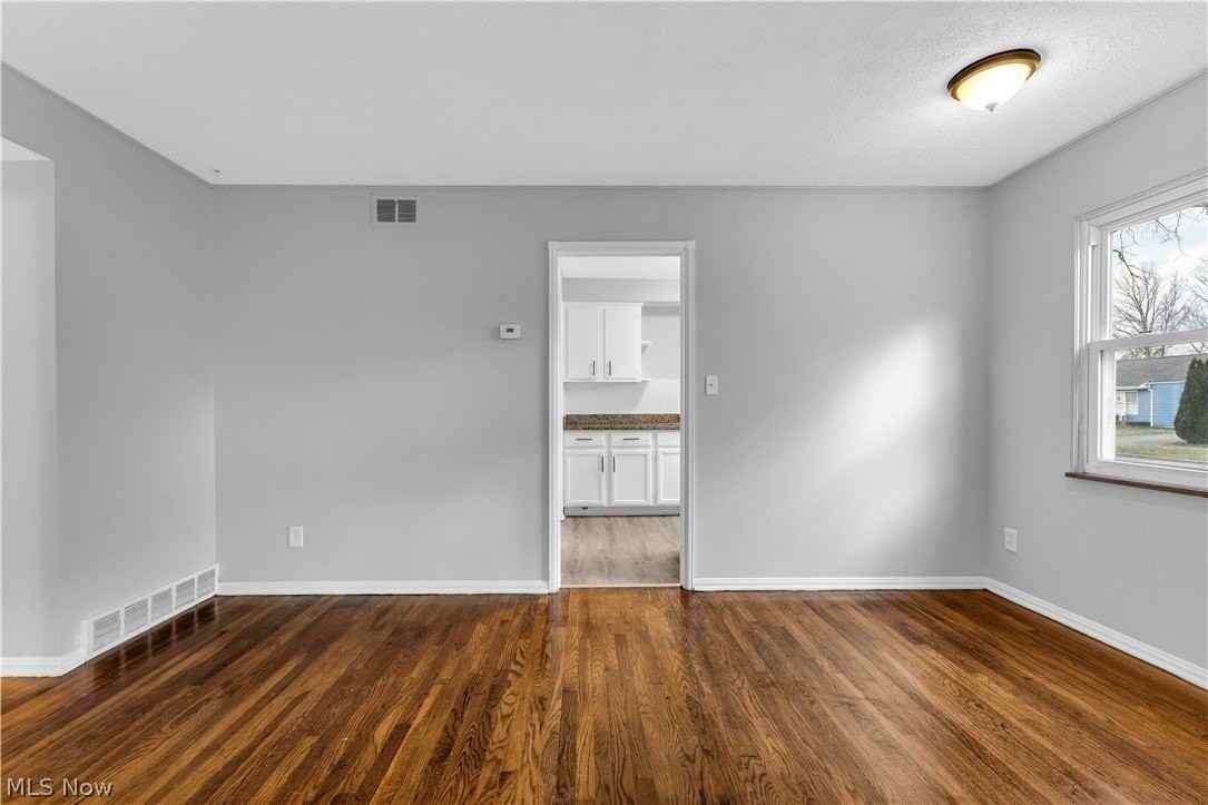 13514 Emery Ave - Photo 7 of 20