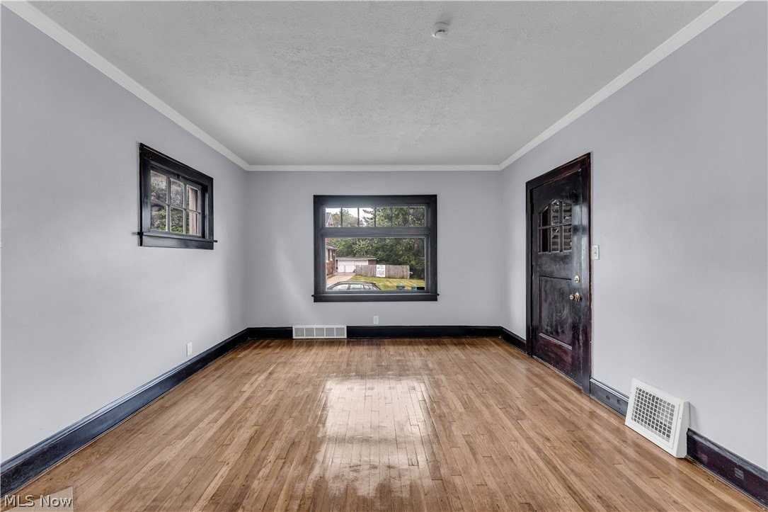 5246 Joseph St - Photo 4 of 25