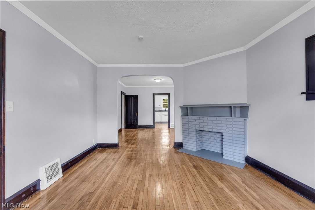 5246 Joseph St - Photo 5 of 25