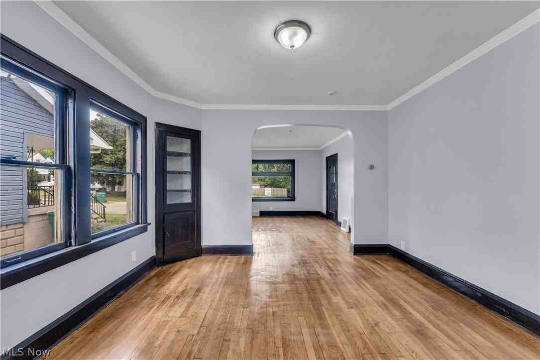 5246 Joseph St - Photo 7 of 25