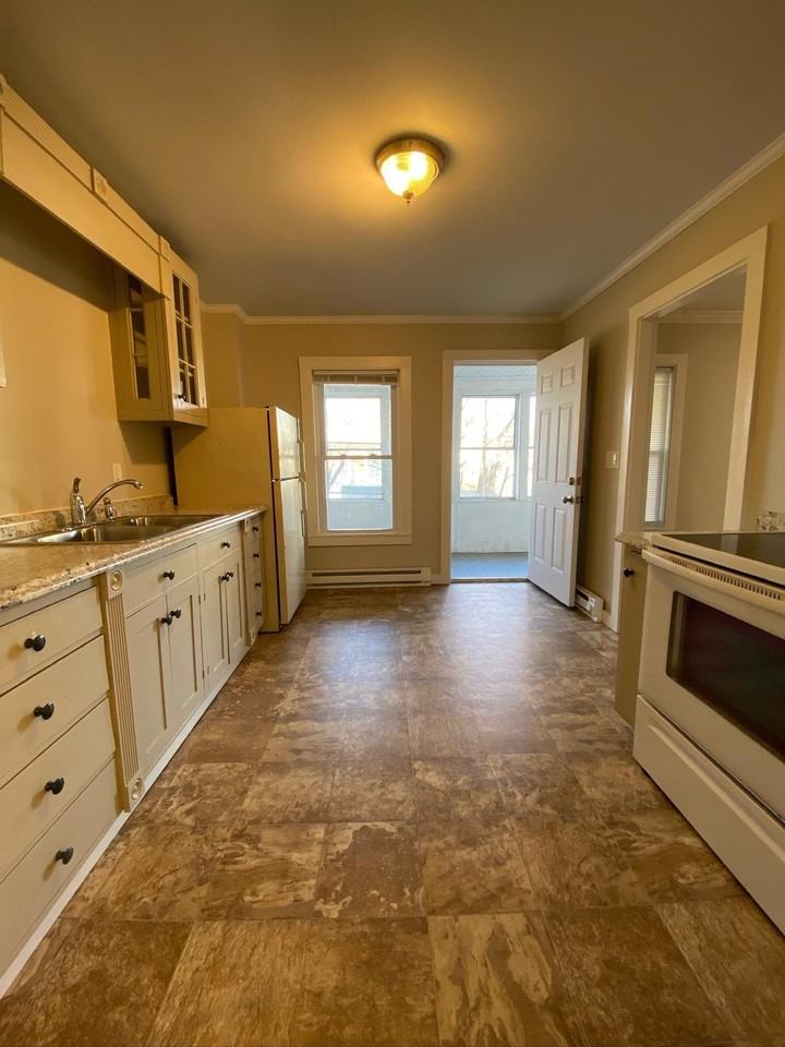 73 Maple St - Photo 4 of 7