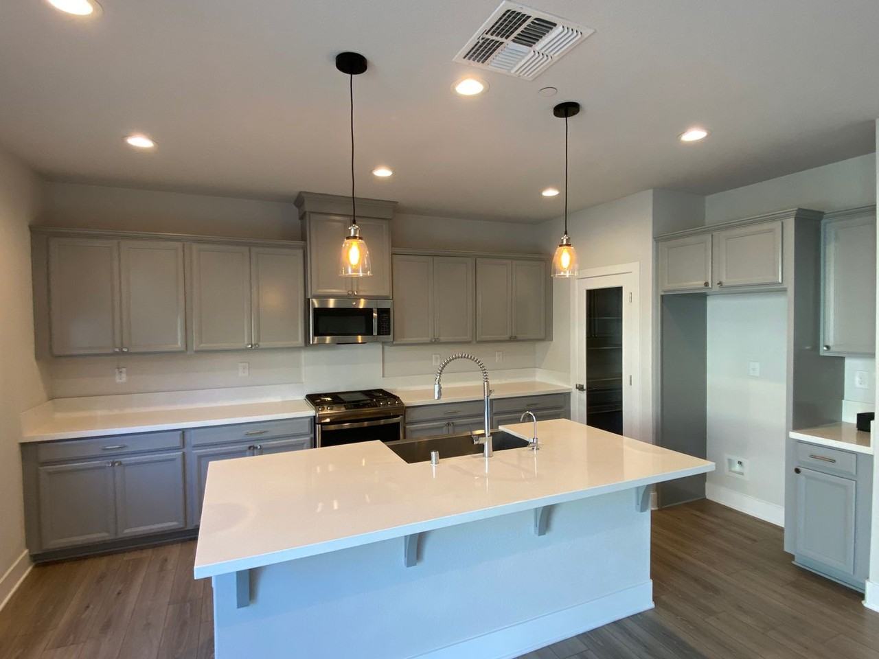 925 Bergenia St - Photo 2 of 38