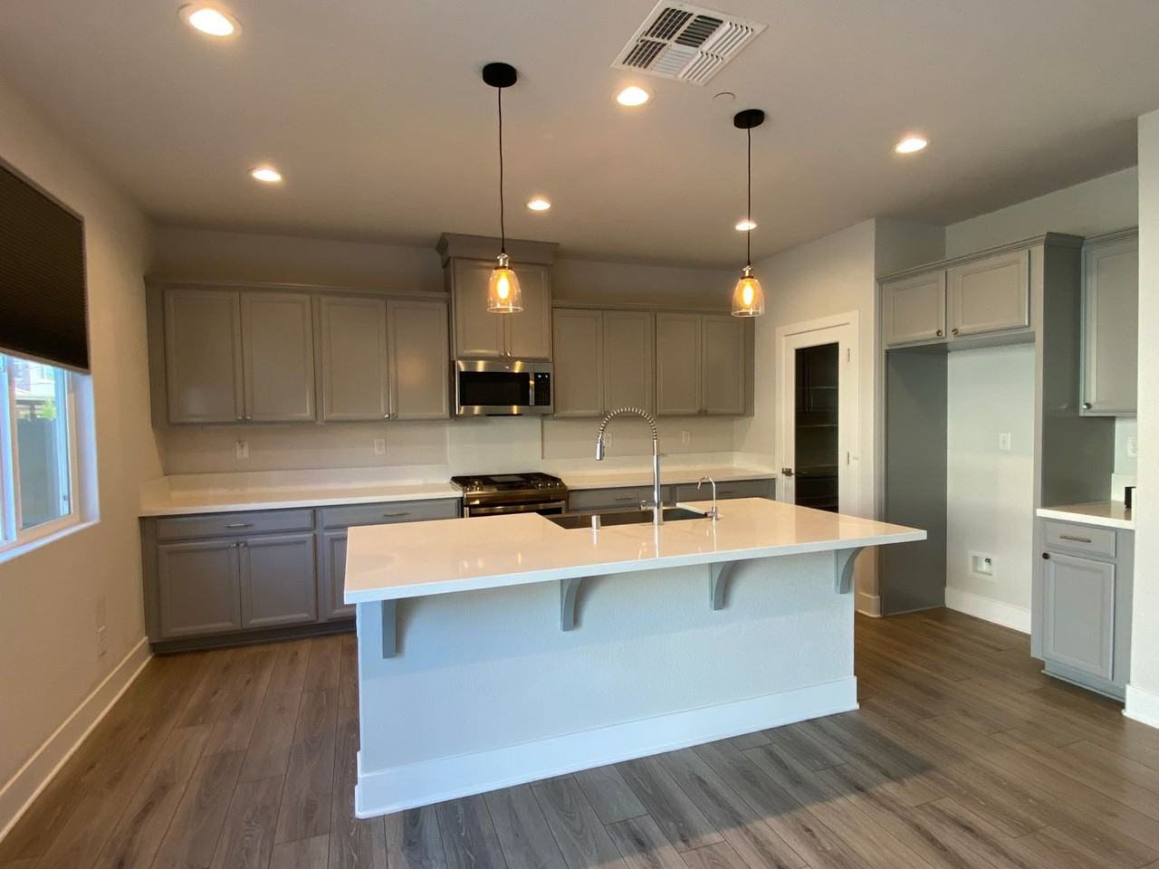 925 Bergenia St - Photo 3 of 38