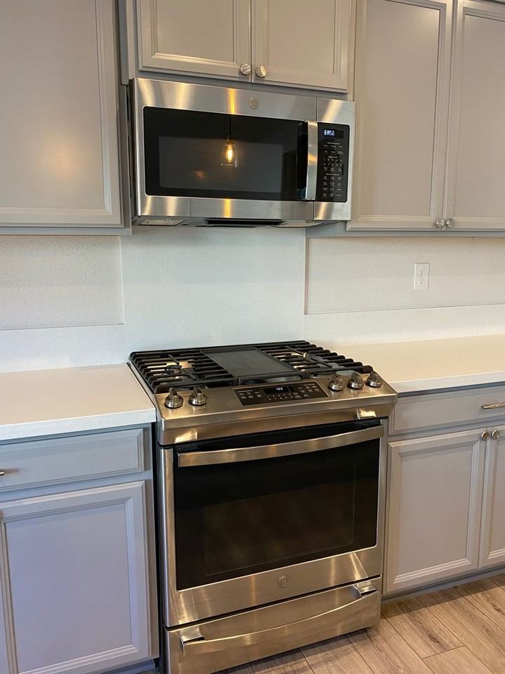 925 Bergenia St - Photo 6 of 38
