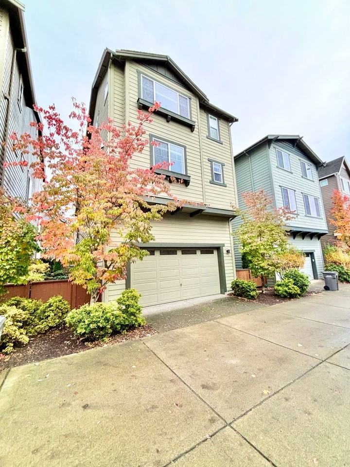 959 3rd Ave Ne - Photo 2 of 26