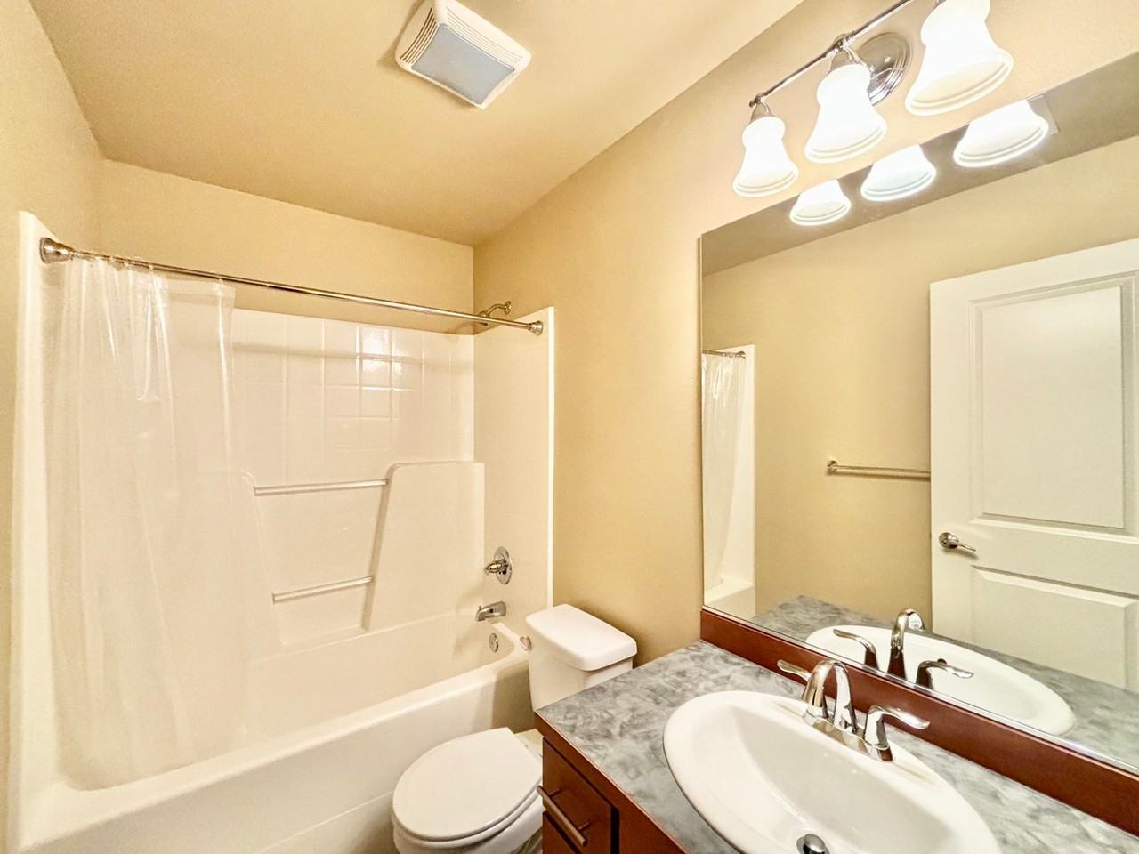 959 3rd Ave Ne - Photo 5 of 26