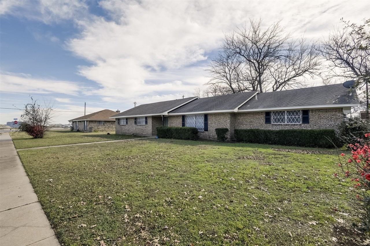 105 Stiles Dr - Photo 2 of 32