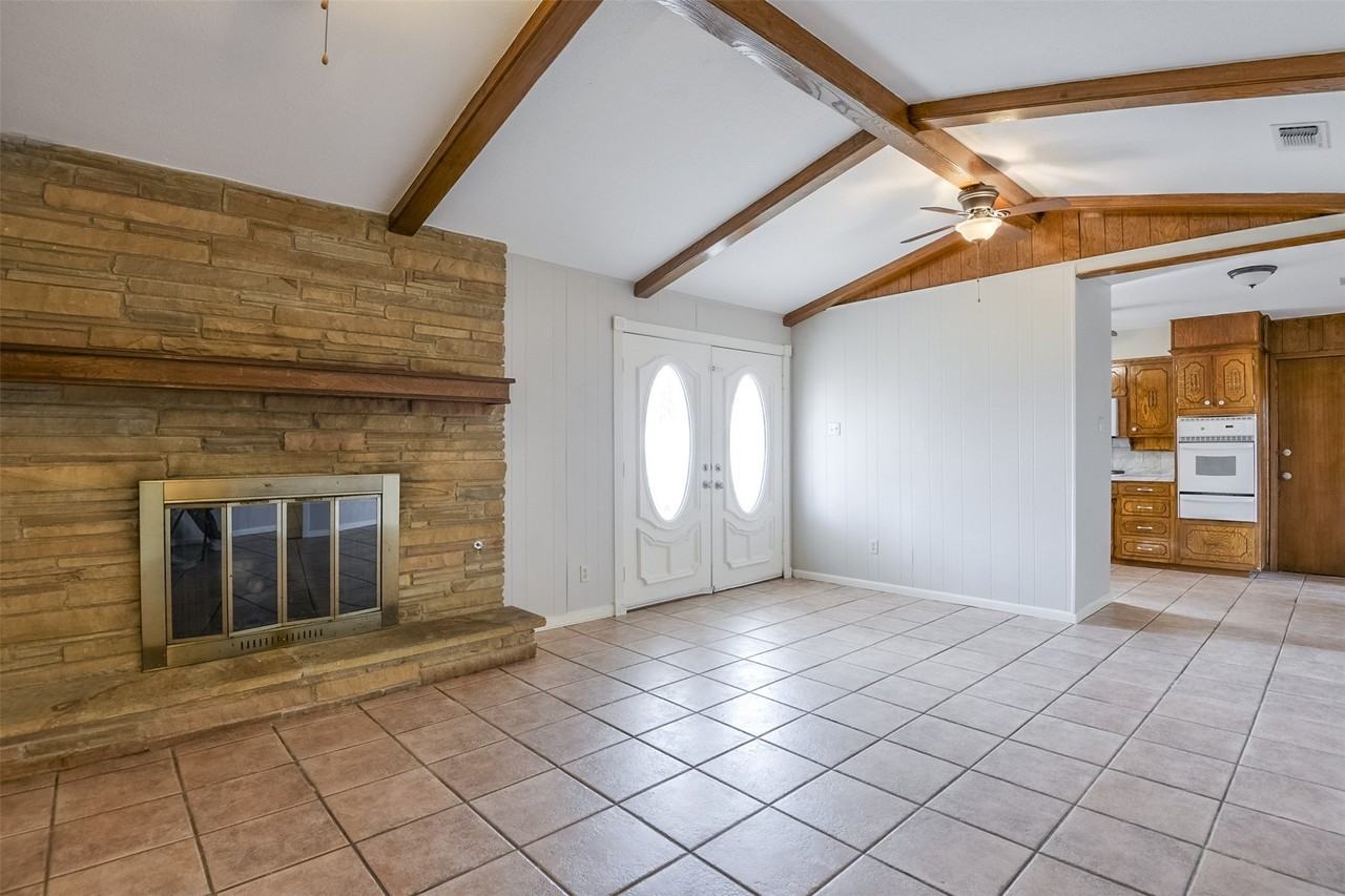 105 Stiles Dr - Photo 5 of 32
