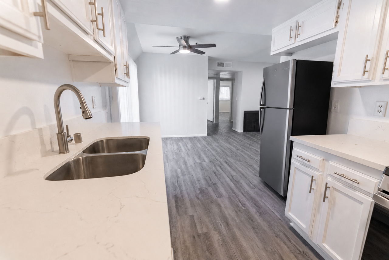 10755 Kling Street - Photo 5 of 35