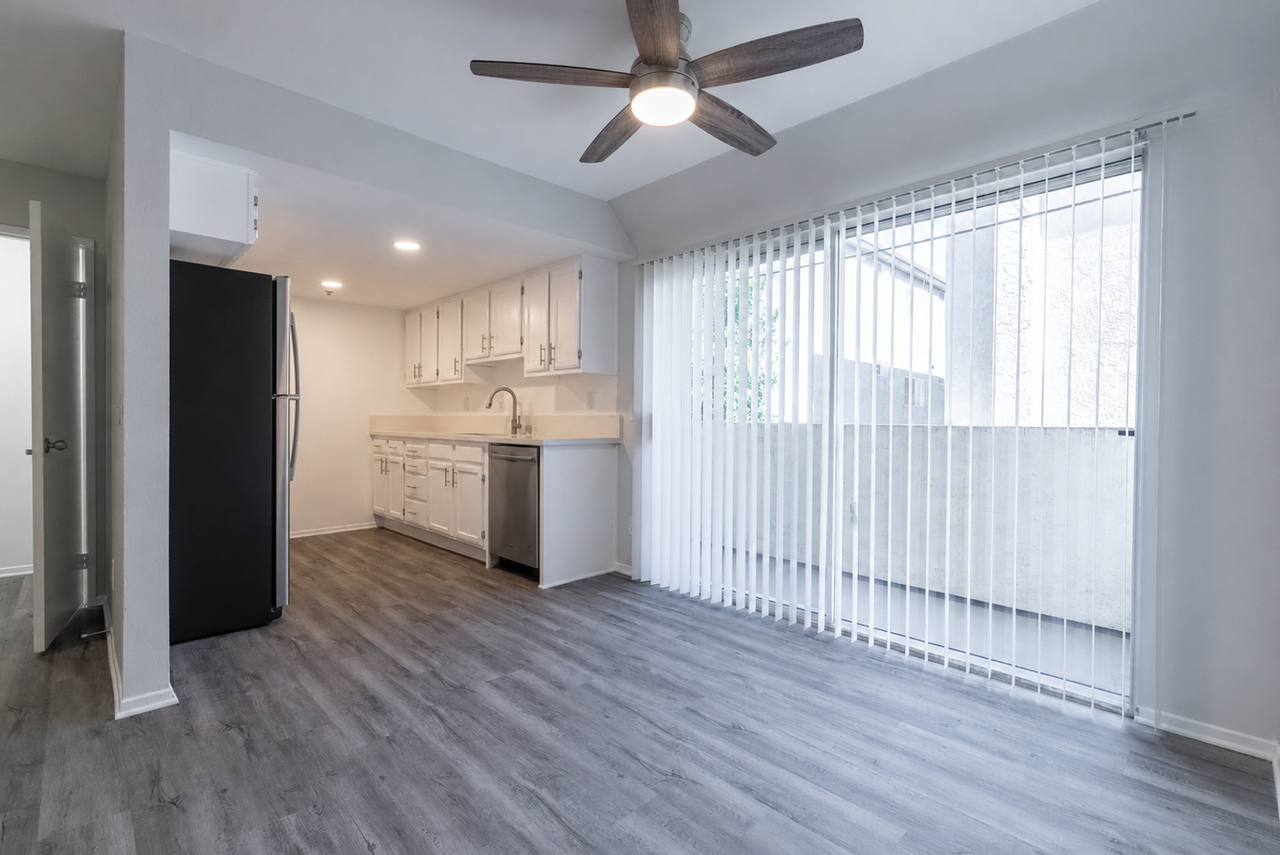 10755 Kling Street - Photo 6 of 35