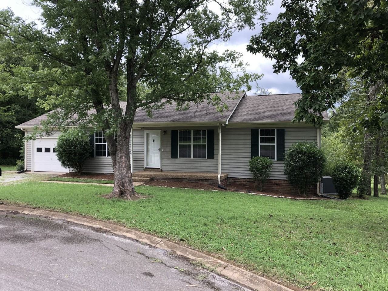 314 Castlewood Dr - Photo 2 of 20