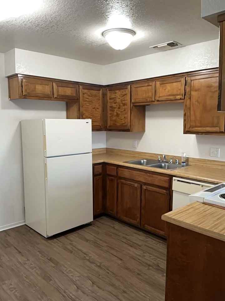 Creekside Apartments - Photo 7 of 41