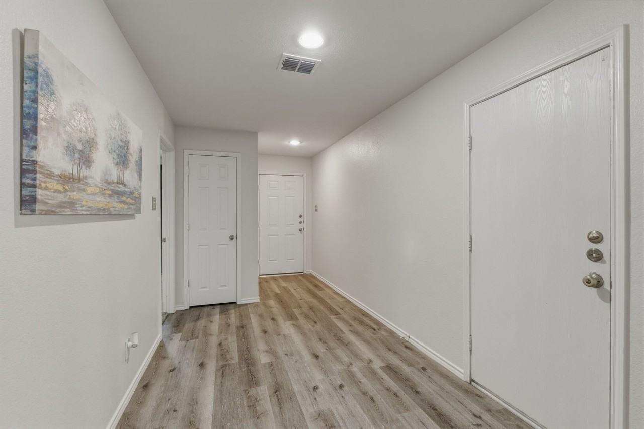 1210 Augustin Dr - Photo 7 of 40