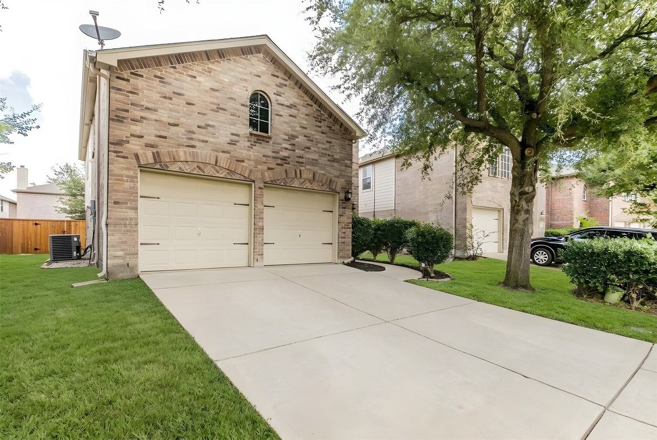 10640 Colfax Dr - Photo 4 of 25
