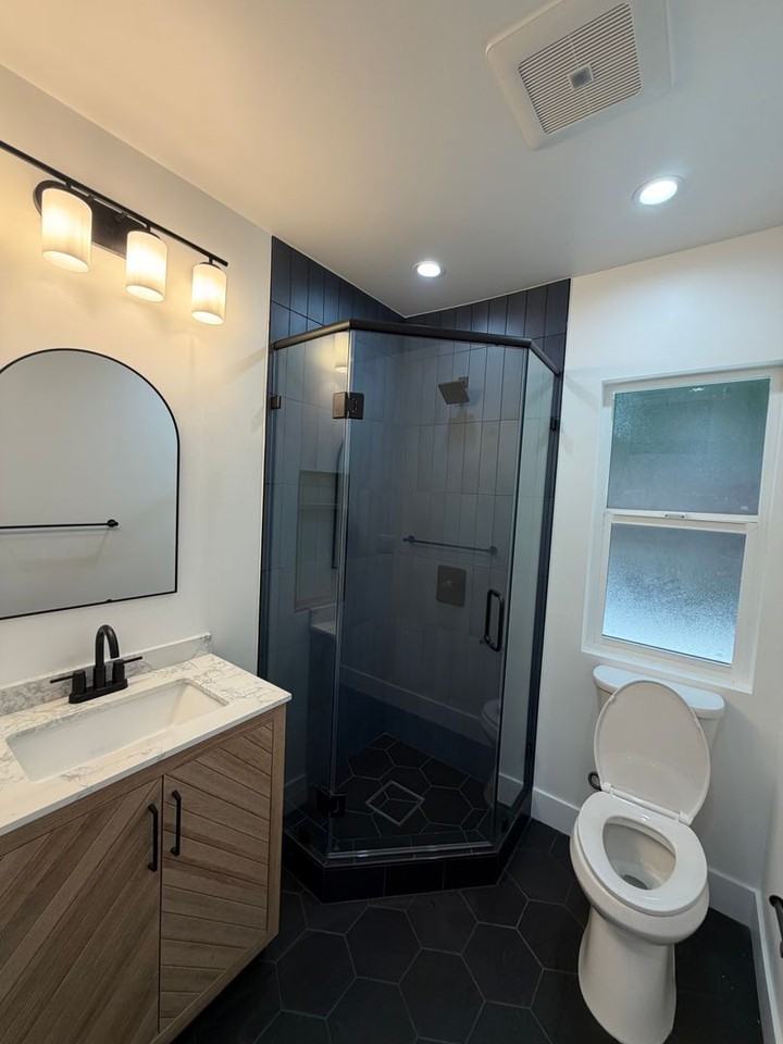 4913-4915 4913-4915 Cahuenga Blvd - 4913 3/4 - Photo 2 of 12
