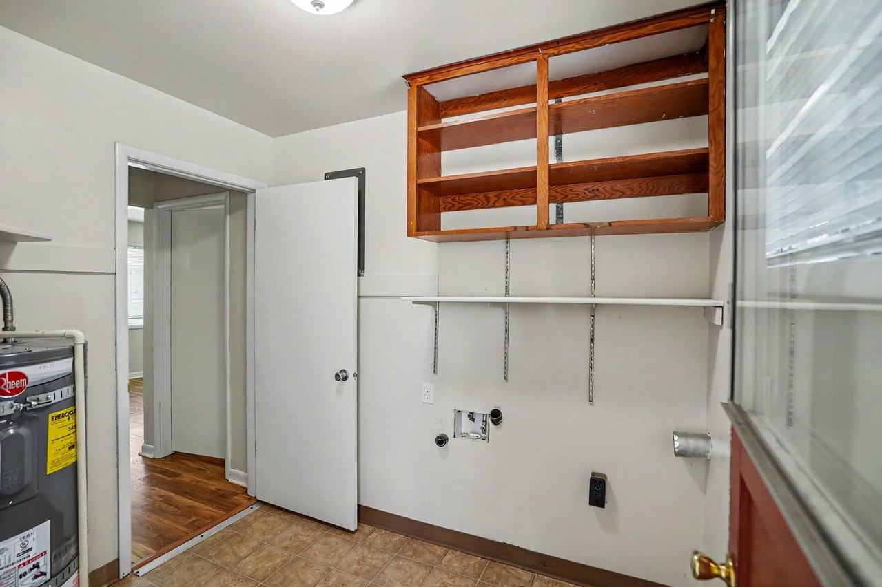 086-Friendship Court Apartments - Photo 3 of 19