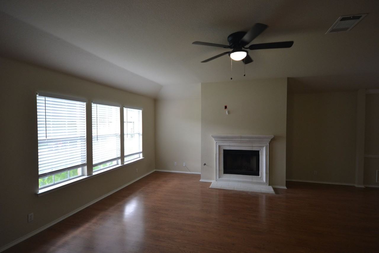 1803 Warwick Cv - Photo 3 of 28
