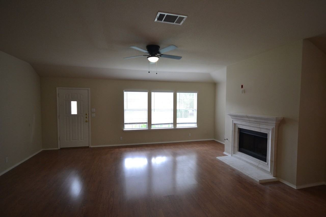 1803 Warwick Cv - Photo 4 of 28