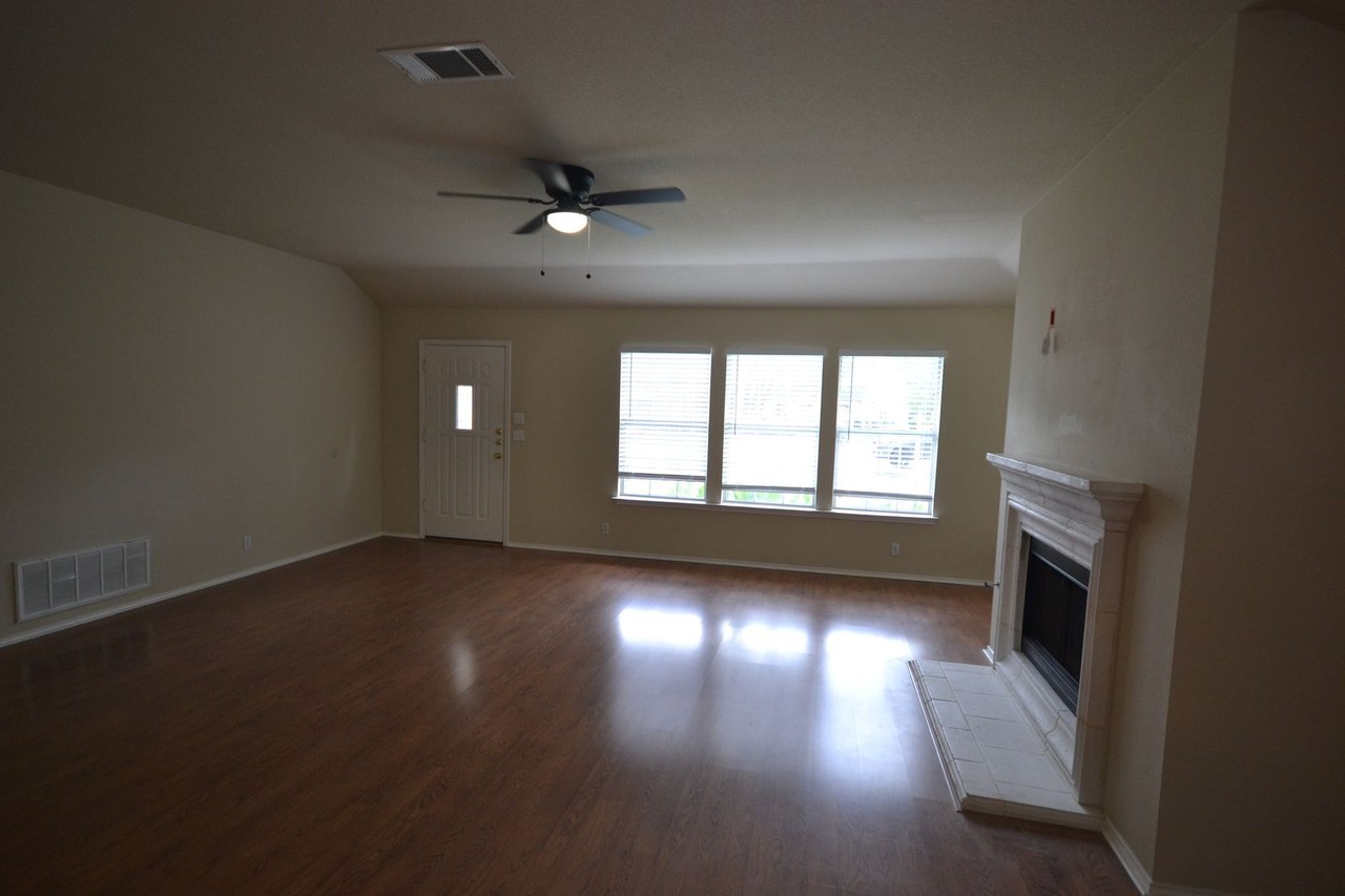 1803 Warwick Cv - Photo 5 of 28