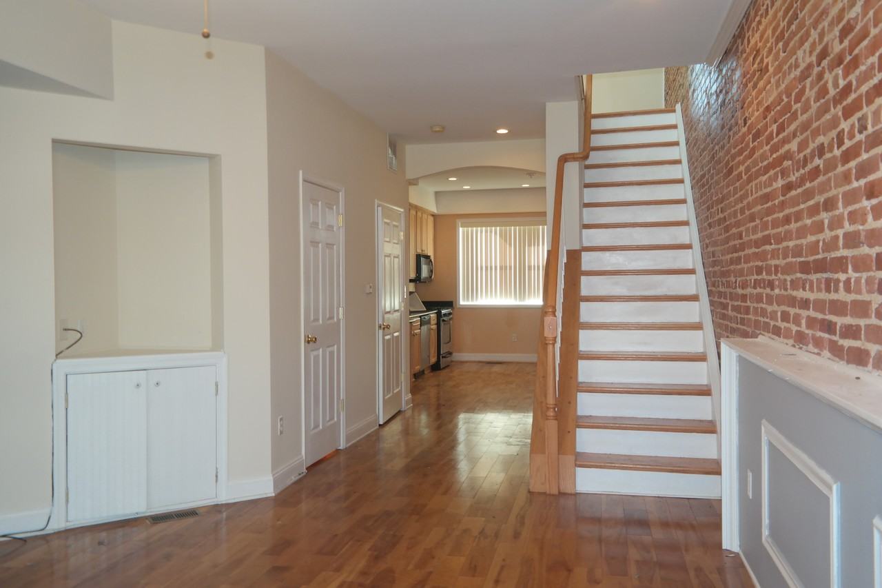 132 N Linwood Ave - Photo 3 of 20