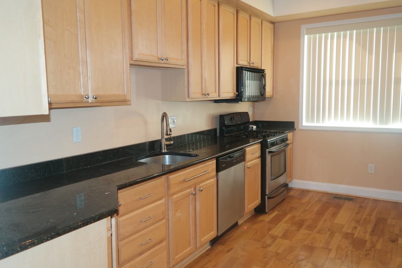 132 N Linwood Ave - Photo 4 of 20