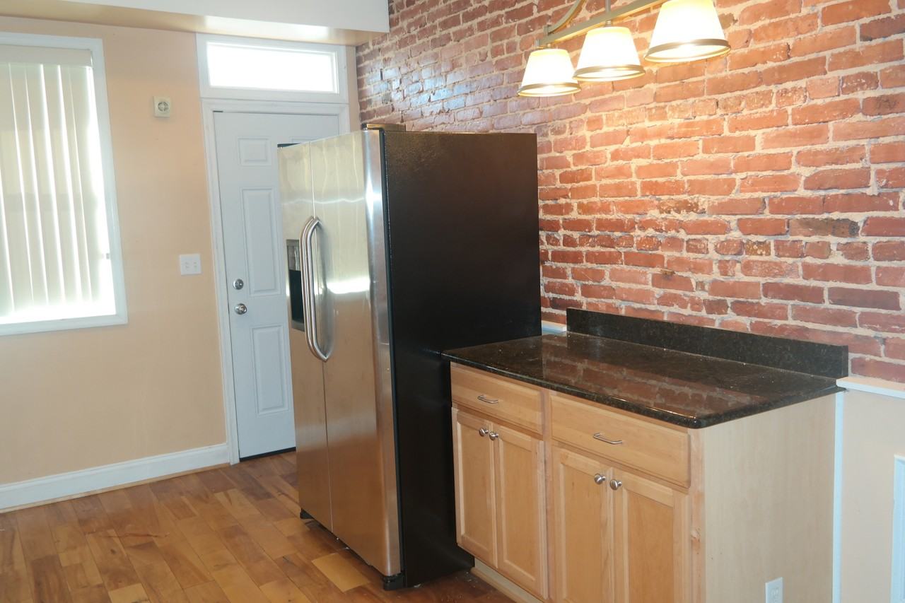 132 N Linwood Ave - Photo 5 of 20