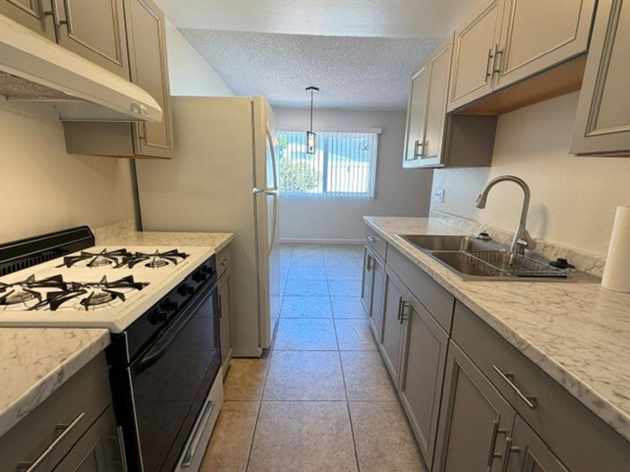 3556 Thunder Dr - Photo 3 of 13