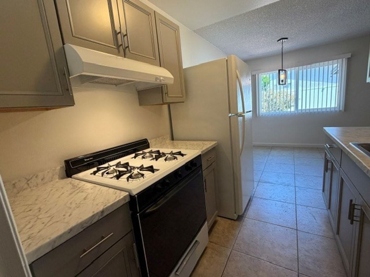 3556 Thunder Dr - Photo 4 of 13