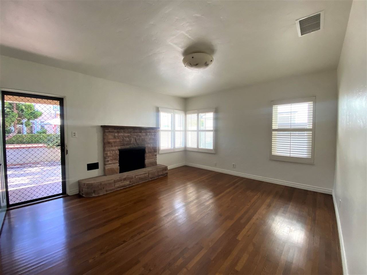 828 Avalon Ct - Photo 2 of 16