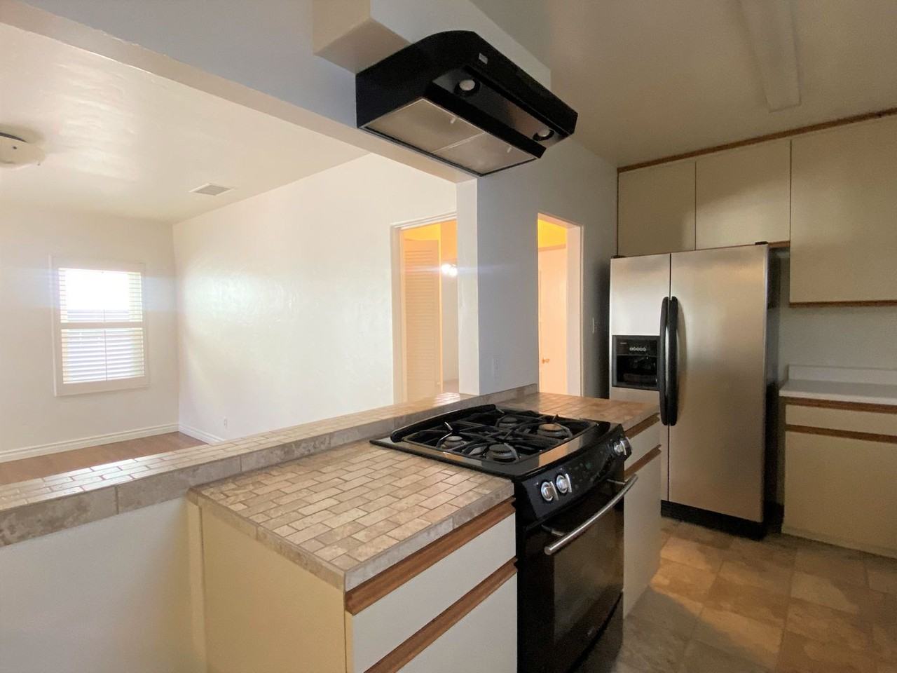 828 Avalon Ct - Photo 4 of 16
