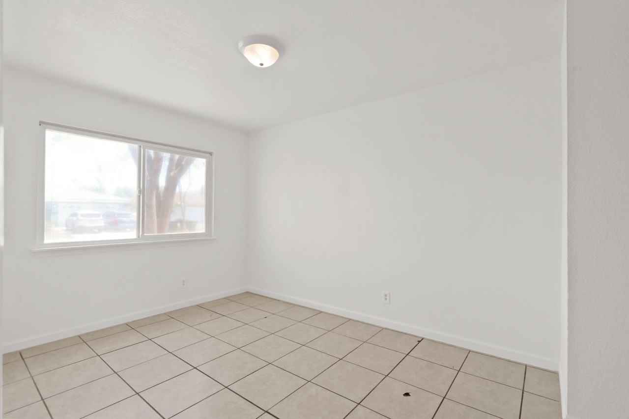 10743 Cass St - Photo 4 of 11