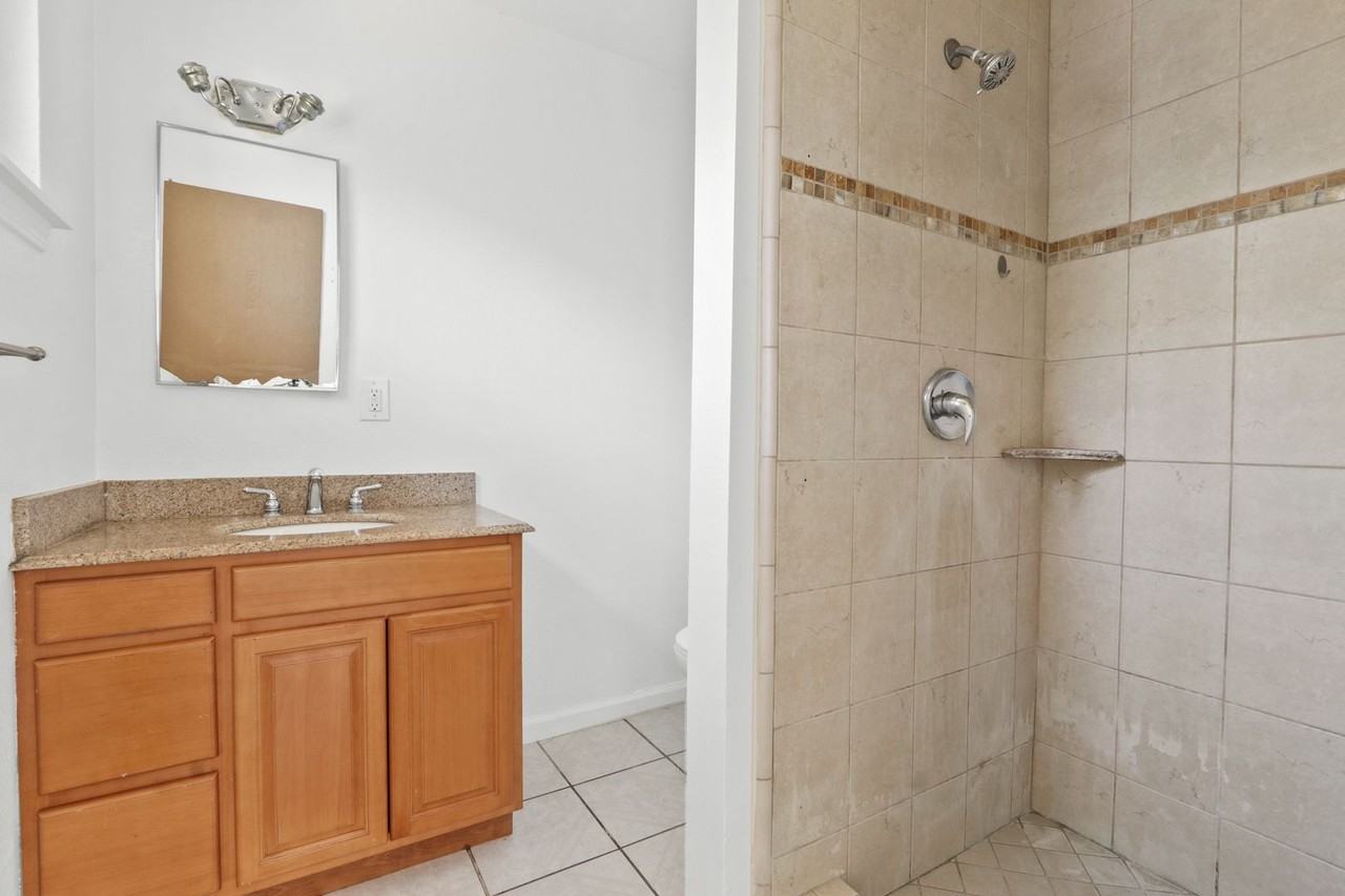 10743 Cass St - Photo 6 of 11