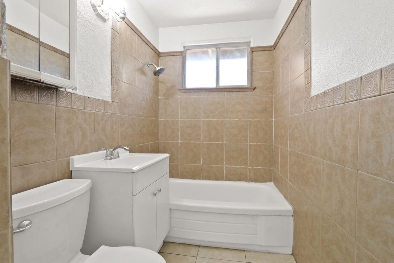 10743 Cass St - Photo 7 of 11