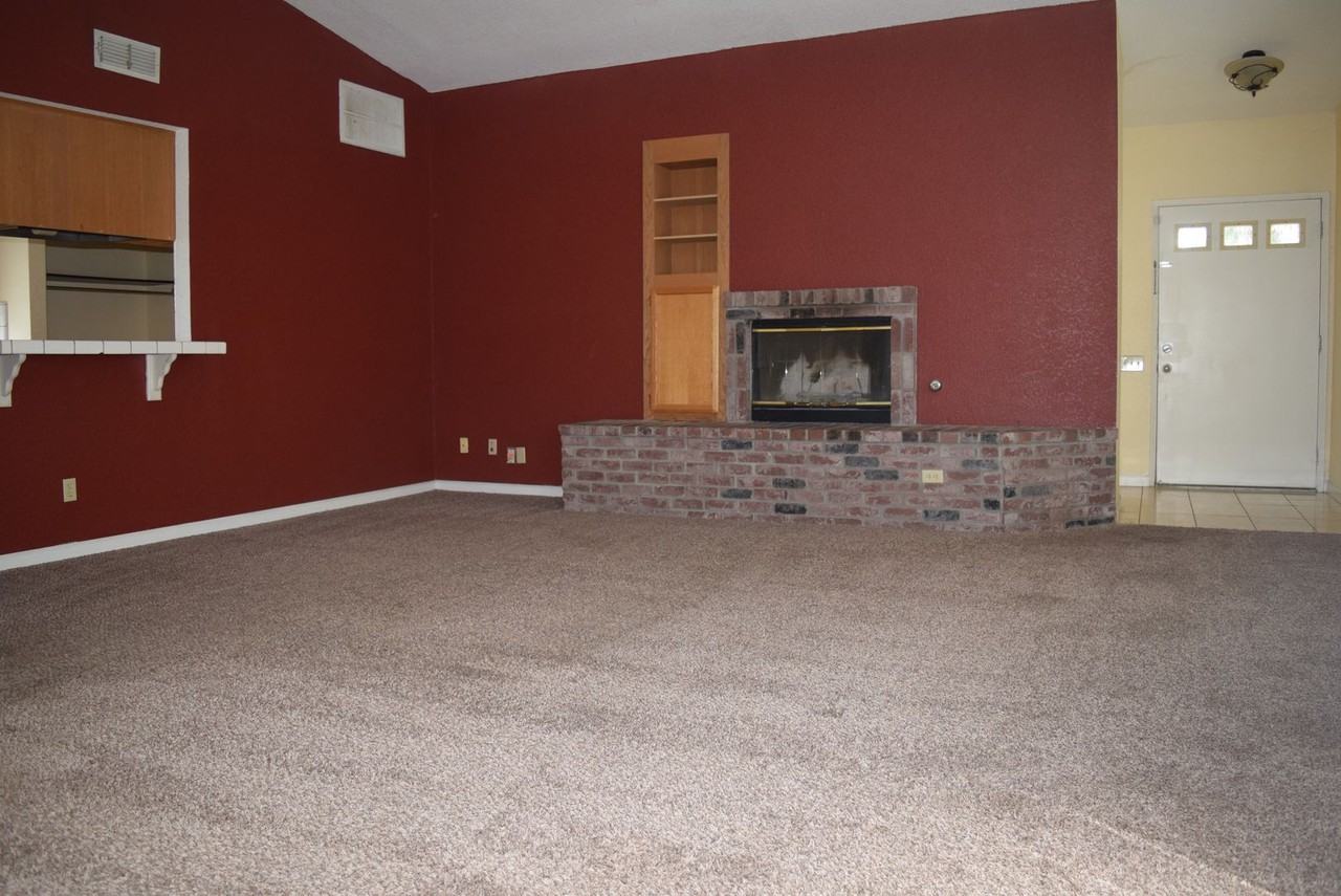 1317 Rice Ln - Photo 4 of 17