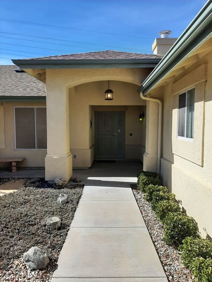 2424 N Leah Ln - Photo 2 of 26