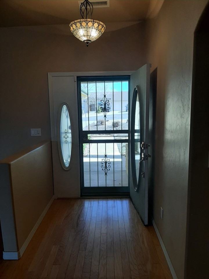 2424 N Leah Ln - Photo 4 of 26